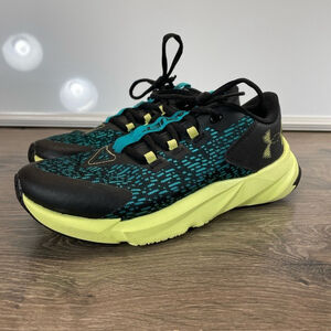 LIKE NEW! Under Armour Kids Sneakers - Black and Yellow Size 6